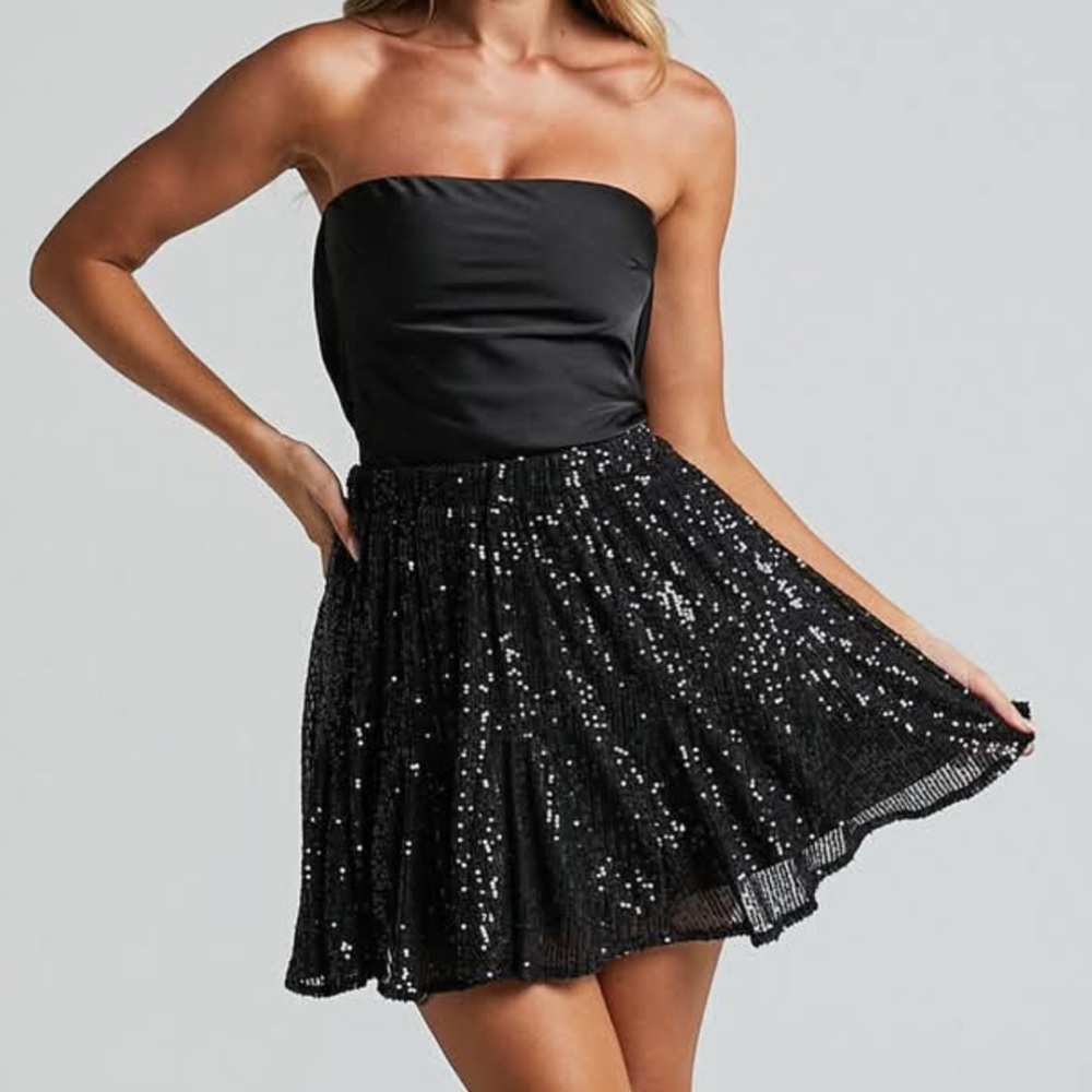 Showpo black sequin mini skirt. Size 2. NWT